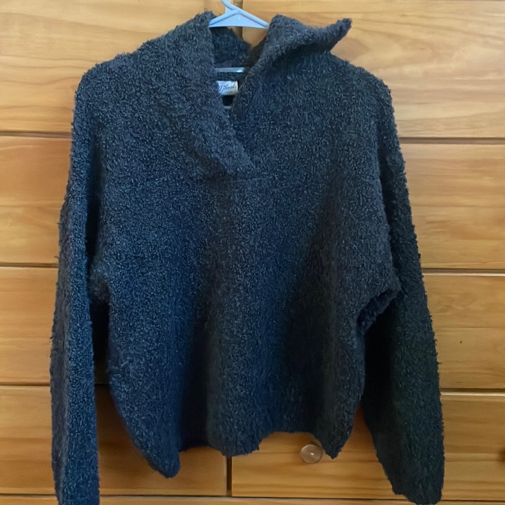 Xs universal thread sweater